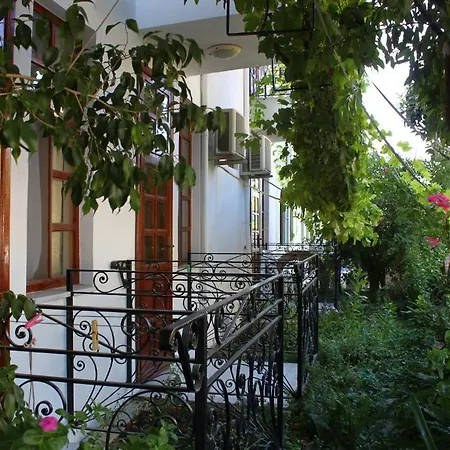 Rose Гостевой дом 3*