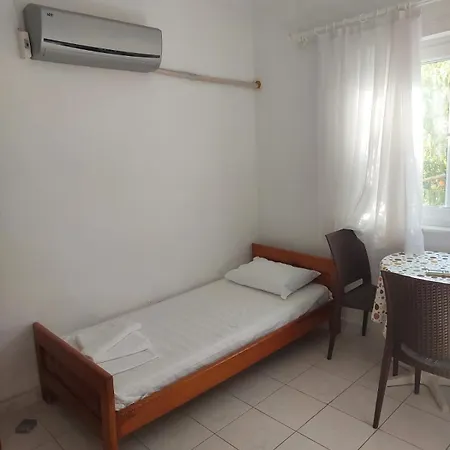 Rose Pension